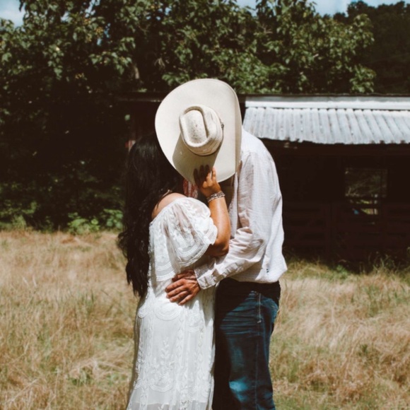 Meet your Posher, Nikole - Picture 6 of 7